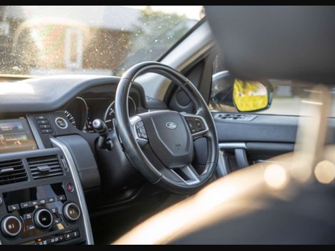 Land Rover Discovery Sport 2.0 Discovery Sport HSE TD4 Auto 4WD 5dr 3
