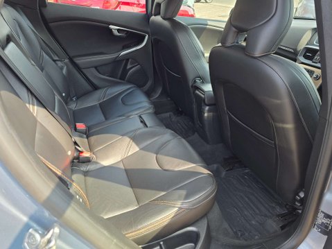 Volvo V40 2.0 V40 Cross Country Professional D3 5dr 8
