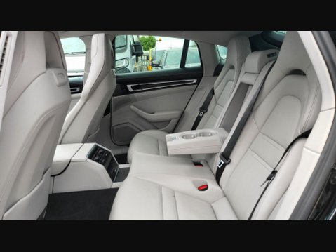 Porsche Panamera PDK 19
