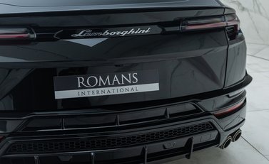 Lamborghini Urus S 33