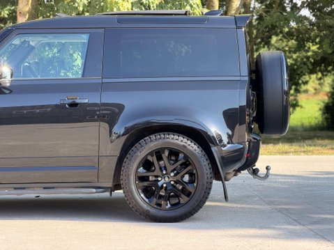 Land Rover Defender 3.0 Defender XS Edition D MHEV Auto 4WD 3dr 9