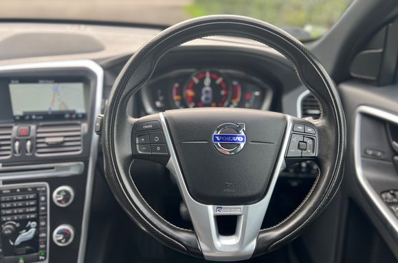 Volvo XC60 2.0 D4 R-DESIGN LUX NAV AUTO PAN ROOF 32