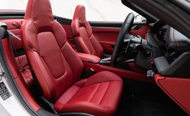 Porsche 911 Carrera 4S Cabriolet (992) 11