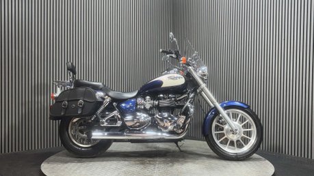 Triumph Bonneville 2011 ONLY 21K NEW MOT CRUISER 865CC 1