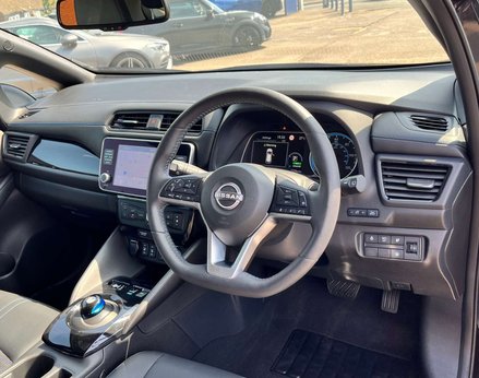 Nissan LEAF Leaf N-Connecta Electric 110Kw 39kWh (AUTOMATIC) 5dr 17