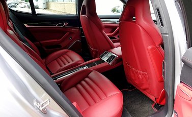 Porsche Panamera Turbo S 19