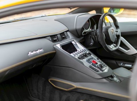 Lamborghini Aventador LP700-4 16