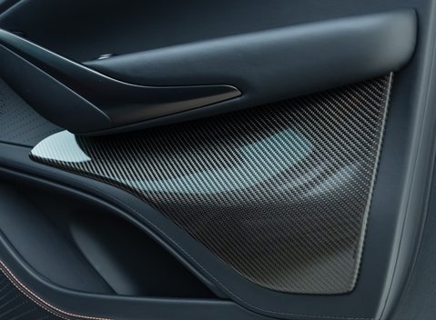 Aston Martin DBX 707 28