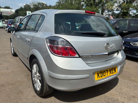 Vauxhall Astra 1.8i 16v Design Hatchback 5dr Petrol Automatic (187 g/km, 138 bhp) 6