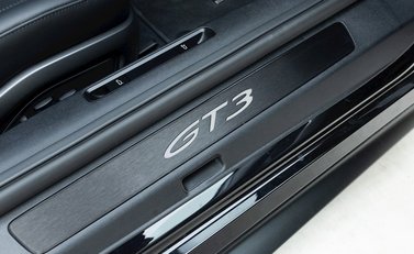 Porsche 911 (992) GT3 Touring 18