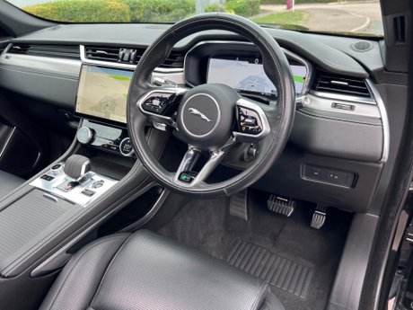 Jaguar F-Pace 2.0 D200 MHEV R-Dynamic SE Auto AWD Euro 6 (s/s) 5dr 92