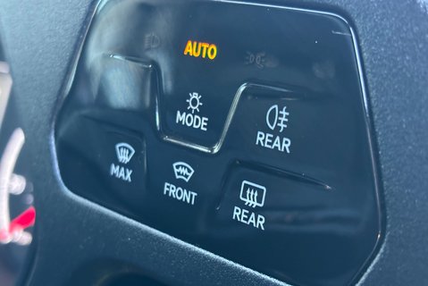 Volkswagen Caddy C20 122 ps Tdi Commerce Pro DSG Panel Van 30