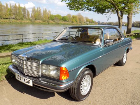 Mercedes-Benz W123 230 CE Pillarless Coupe 3