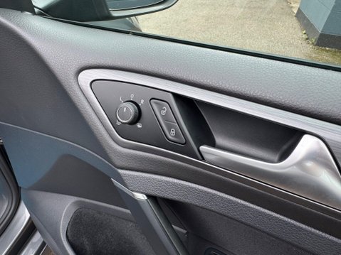 Volkswagen Golf SE NAVIGATION TSI BLUEMOTION TECHNOLOGY DSG 38