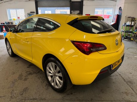 Vauxhall Astra GTC 1.7 CDTi ecoFLEX 109g SRi Euro 5 (s/s) 3dr 4