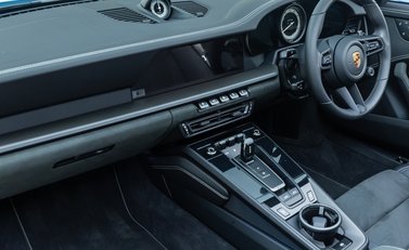 Porsche 911 Targa 4 GTS (992) 19