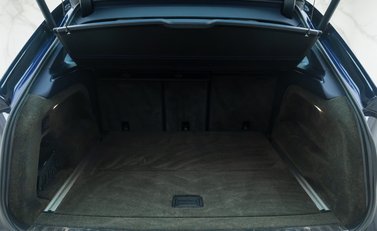 Bentley Bentayga V8 First Edition 40