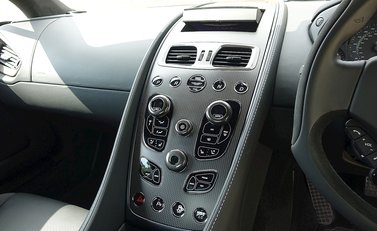 Aston Martin Vanquish 17