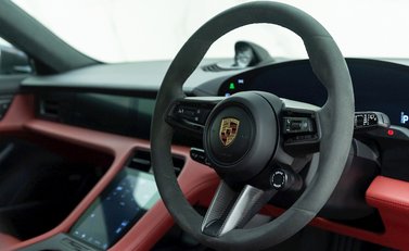 Porsche Taycan Turbo S Cross Turismo 9