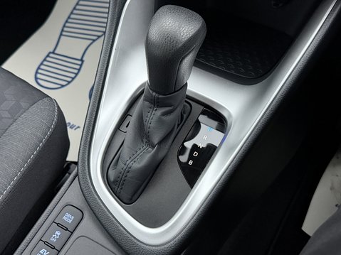 Toyota Yaris 1.5 Hybrid Icon 5dr CVT 27