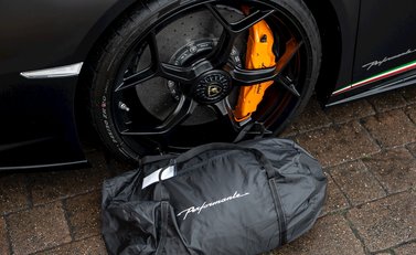 Lamborghini Huracan LP640-4 Performante 28