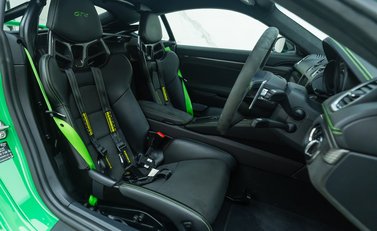 Porsche Cayman GT4 (718) 14