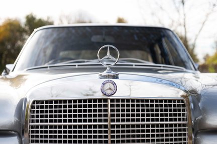 Mercedes-Benz S 280 SE 3.5 Saloon 8