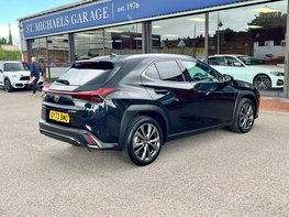 Lexus Ux 2.0 UX 250H F Sport Design 4x2 CVT 5dr 8