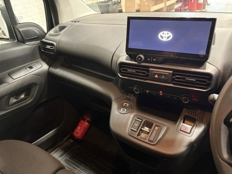 Toyota Proace City L2 ICON 13