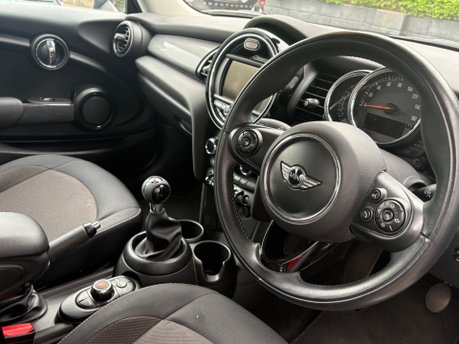 Mini Hatch Cooper 1.5 Pepper 3 door + VISUAL BOOST + REVERSE CAMERA + REAR PDC 3