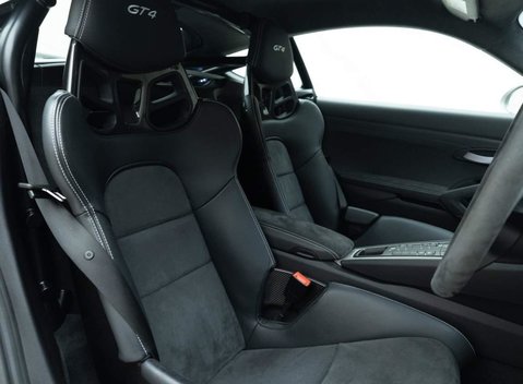 Porsche Cayman GT4 (718) 8