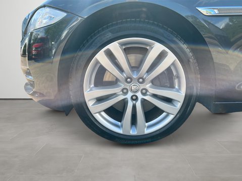 Jaguar XJ 3.0d V6 Premium Luxury 4dr Auto 34