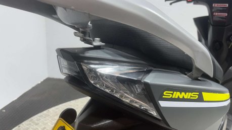 Sinnis Twist 2022 1K 50CC SCOOTER LEARNER BIKE NEW MOT SERVICED 32