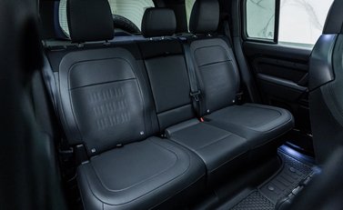 Land Rover Defender 110 OCTA Black 18