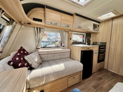 Coachman Pastiche 545 17