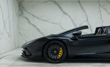 Lamborghini Aventador S LP 740-4 ROADSTER 35