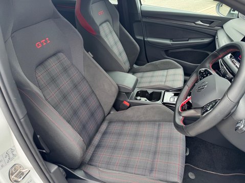Volkswagen Golf GTI TSI DSG 14