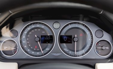 Aston Martin V12 Vantage S Roadster 17