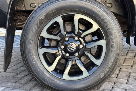 Toyota Hilux Invincible X 4WD 2.8 D-4D Double Cab Pickup - Hardtop Canopy 34