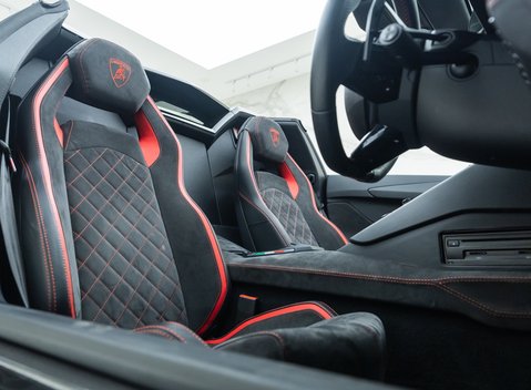 Lamborghini Aventador S LP 740-4 Roadster 14