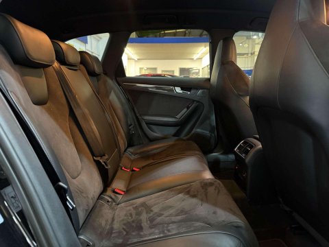 Audi RS4 4.2 FSI V8 Estate 5dr Petrol S Tronic quattro Euro 5 (450 ps) 42