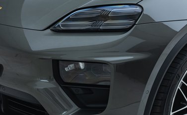 Porsche Macan 4 Electric 34