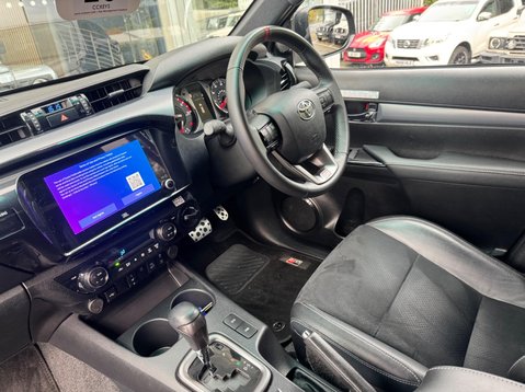 Toyota Hilux GR SPORT 4WD D-4D DCB 18