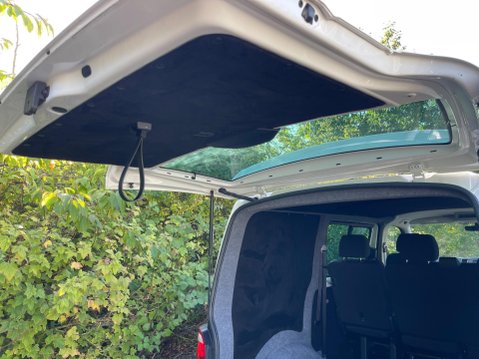 Volkswagen Transporter 2.0 TDI T32 BlueMotion Tech Highline Crew Van DSG FWD SWB Euro 6 (s/s) 5dr 43