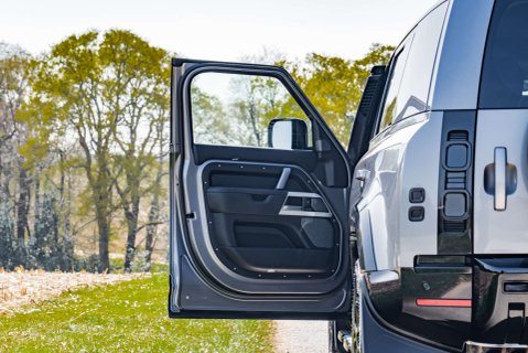 Land Rover Defender 110 Hard Top X-Dynamic HSE 7