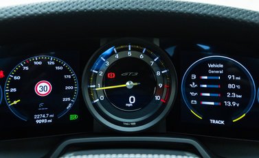 Porsche 911 GT3 TOURING (992) 18