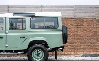 Land Rover Defender 110 Heritage Station Wagon 26