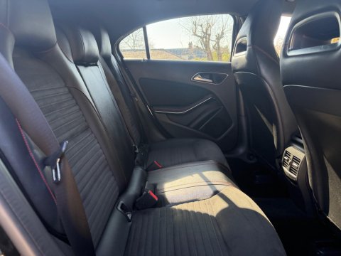 Mercedes-Benz A Class 2.1 A200d AMG Line (Premium) 7G-DCT Euro 6 (s/s) 5dr 22