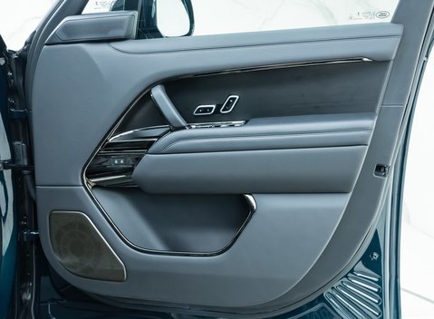 Land Rover Range Rover P530 SV 33