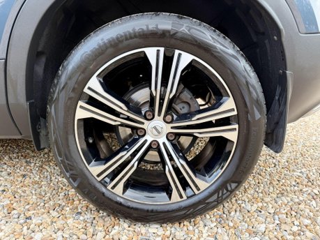 Volvo XC40 2.0 D3 Inscription Pro SUV 5dr Diesel Auto Euro 6 (s/s) (150 ps) 12